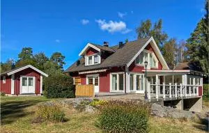 3 Bedroom Cozy Home In Ronneby - Garnanäs