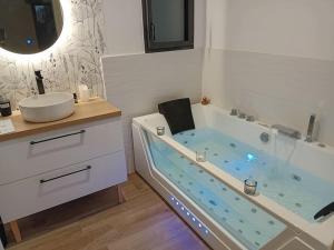 Maisons de vacances Le Paradis Secret Plage et Balneo : photos des chambres