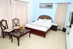 Elk Hill Palace