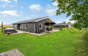 Stunning Home In Væggerløse With Wifi - Nysted