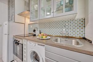 Heart of Pamplona Apartments I by clabao