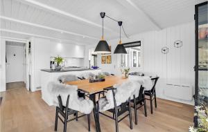 Stunning Home In Fanø With Wifi