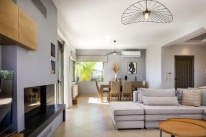 Quiet Villa Aviana,garden, heated pool,BBQ,jacuzzi