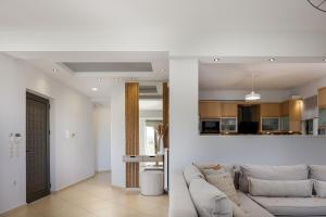 Quiet Villa Aviana,garden, heated pool,BBQ,jacuzzi