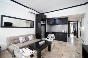 Beach Apartment inside Resort Walking Distance to the beach