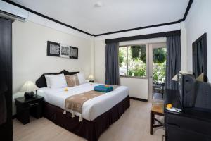 Beach Apartment inside Resort Walking Distance to the beach