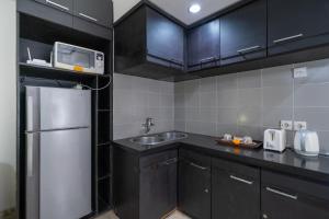 Beach Apartment inside Resort Walking Distance to the beach