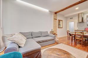 Heart of Pamplona Apartments IV by clabao