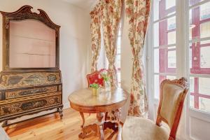 Heart of Pamplona Apartments IV by clabao