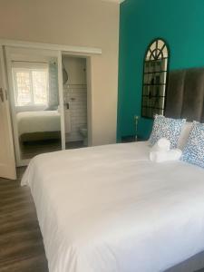 Beautiful SeaPoint Holiday Apt