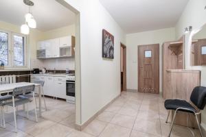 Klimczoka Comfy Apartment by BookingHost