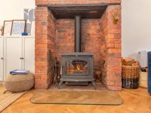 Cottage Retreat - Fireplace Garden nr Ironbridge Pass the Keys - Madeley