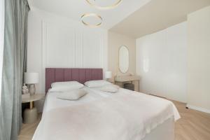 Elegancki Apartament z Parkingiem Blisko Starego Miasta by Noclegi Renters