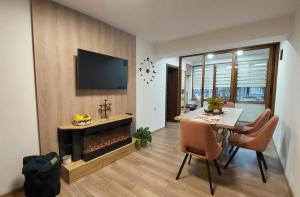 Apartment Iv with a private garage