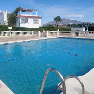 Estudio-Monoambiente para 2 personas en comunidad con piscina