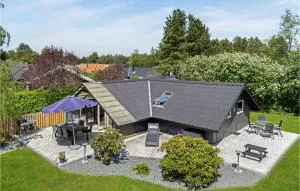 Stunning Home In Rødby With Kitchen - Søllested