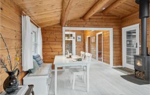 3 Bedroom Beautiful Home In Hornbæk