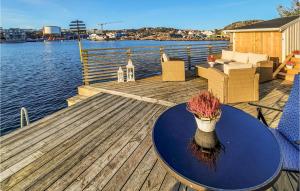 1 Bedroom Lovely Apartment In Skärhamn