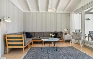 Two-Bedroom Holiday Home In Tisvildeleje