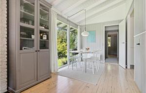 Two-Bedroom Holiday Home In Tisvildeleje