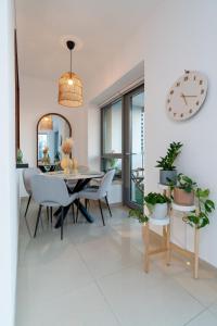 Luxury High Floor 1BR with Full Burj Khalifa View by Auberge