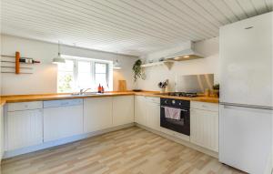 Gorgeous Home In Askø With Kitchen