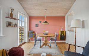 Lovely Home In Mesinge With Wifi