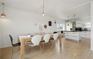 Lovely Home In Hvide Sande With Wifi