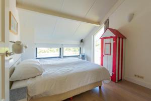 Haringvliet 21 - Noordzeepark Ouddorp with pool NOT INTENDED FOR COMPANY OR WORK-RELATED STAYS