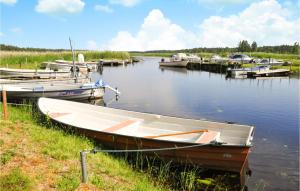 Nice Home In Hammarö With Kitchen
