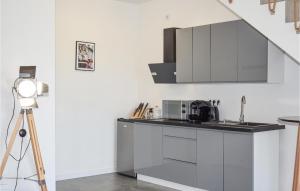 Stunning Home In Stare Sady With Wifi