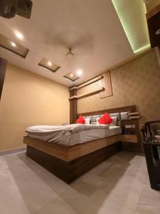 Raj Kamal hotel Near Railway Junction Varanasi