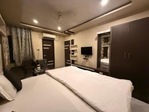 Raj Kamal hotel Near Railway Junction Varanasi