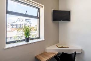 Metropole 2nd Floor Room with Shared Amenities