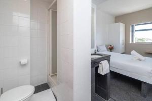 Metropole 2nd Floor Room with Shared Amenities