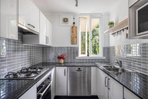 Balmoral Beach Front 2 Bedroom Waterview Mosman