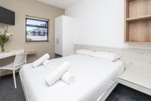 Metropole Private Room with Shared Amenities