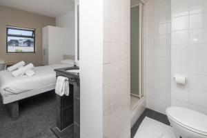 Metropole Private Room with Shared Amenities