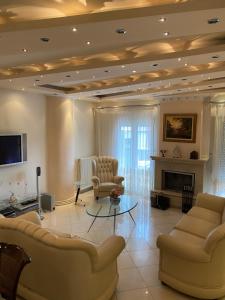 LaBelle Elite House in Aridaia,Lutra Pozar