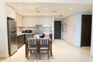 Luxury 1BR on high floor with park & Sea views