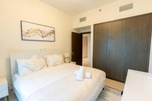 Luxury 1BR on high floor with park & Sea views