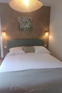 B&B / Chambres d'hotes DORDOGNE 24 Chambre d-hotes Jardin d-hiver Elegance Champetre pour un sejour : photos des chambres