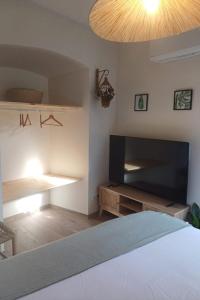 B&B / Chambres d'hotes DORDOGNE 24 Chambre d-hotes Jardin d-hiver Elegance Champetre pour un sejour : photos des chambres
