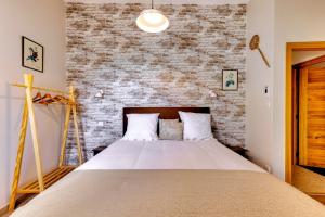 B&B / Chambres d'hotes DORDOGNE 24 Chambre d-hotes CAMPAGNARDE Elegance Champetre pour un sejour romantique : photos des chambres
