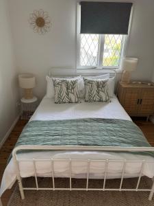 Shoaly House and Shoaly House Cottage - perfect for multiple families & wedding groups