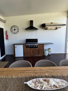 Shoaly House and Shoaly House Cottage - perfect for multiple families & wedding groups