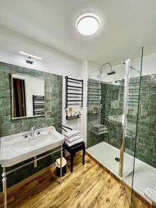 Hotels Hotel des Basses Pyrenees - Bayonne : Chambre Familiale