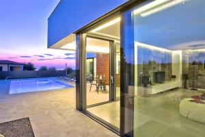 Villa Aria Višnjan near Poreč for 12 people - pet friendly with wellness & sea view