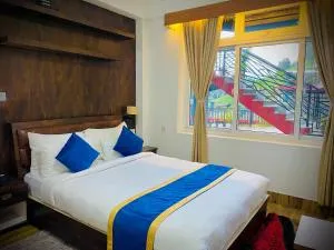 Easton Blue Hotel - Ilām