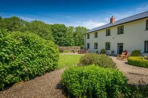 Old Farm East Orielton - Stackpole Elidor